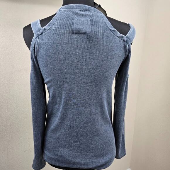 Chaser Cold Shoulder Long Sleeve Top NWT Size M - Picture 4 of 5